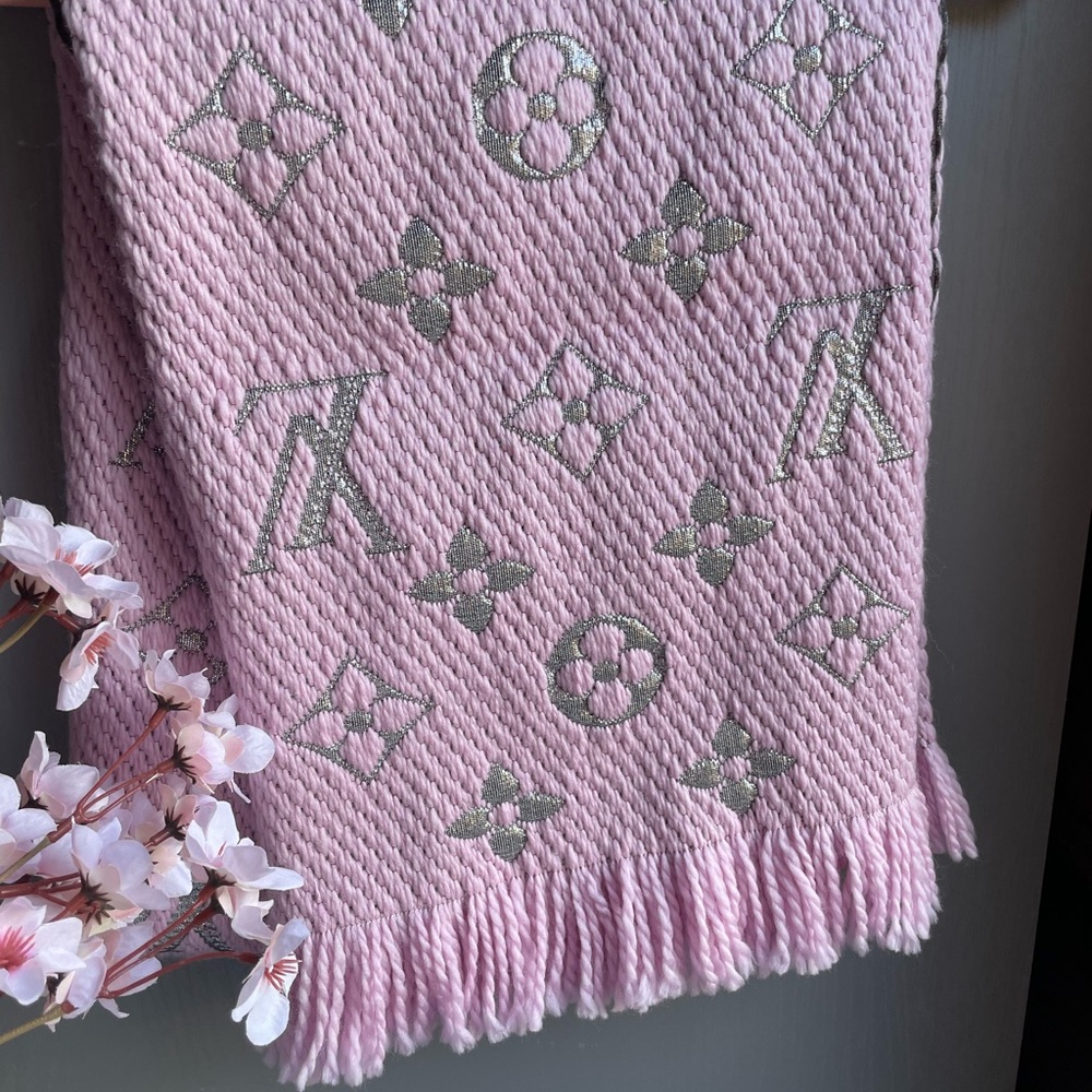 Louis Vuitton Pink and Silver Knit Scarf